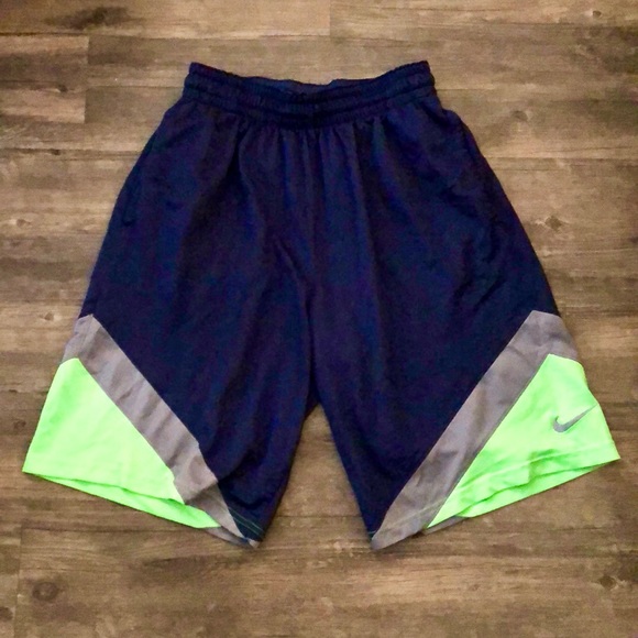 Nike Dri Fit Athletic Shorts size Medium - Picture 1 of 8
